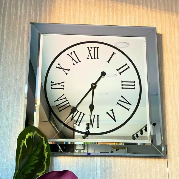 Frosted_Square_Shape_Roman_Number_Mirror_Clock_24x24_Inch