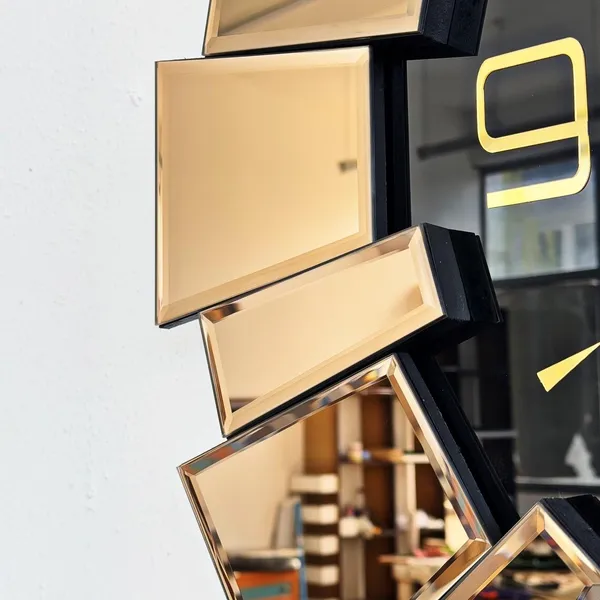 Short_Up_Down_Mirror_Wall_Clock