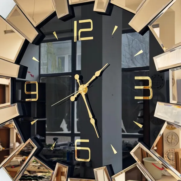 Short_Up_Down_Mirror_Wall_Clock