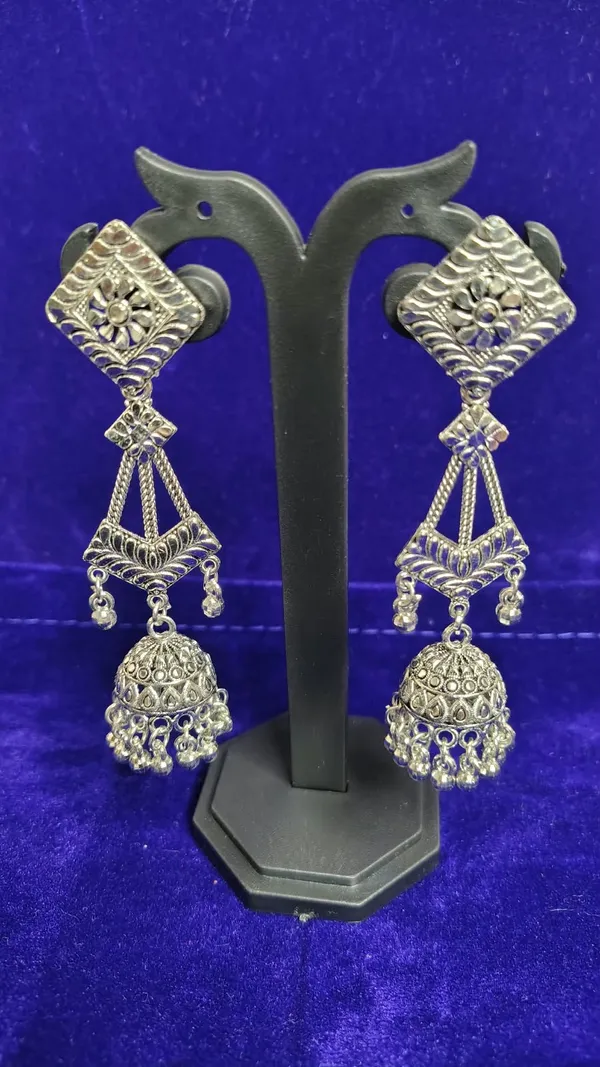 Oxidized_Metal_Square_Floral_Jhumka_Earrings_With_Silver_Beads_For_Women