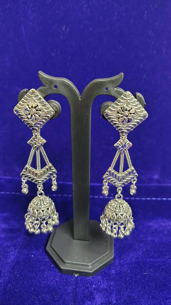 Oxidized_Metal_Square_Floral_Jhumka_Earrings_With_Silver_Beads_For_Women