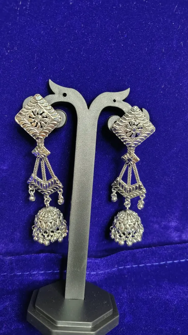 Oxidized_Metal_Square_Floral_Jhumka_Earrings_With_Silver_Beads_For_Women
