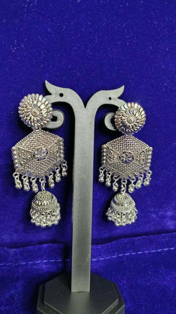 Oxidized_Metal_Sunflower_Stud_Diamond_Jhumka_Earrings_Silver_Beads_For_Women