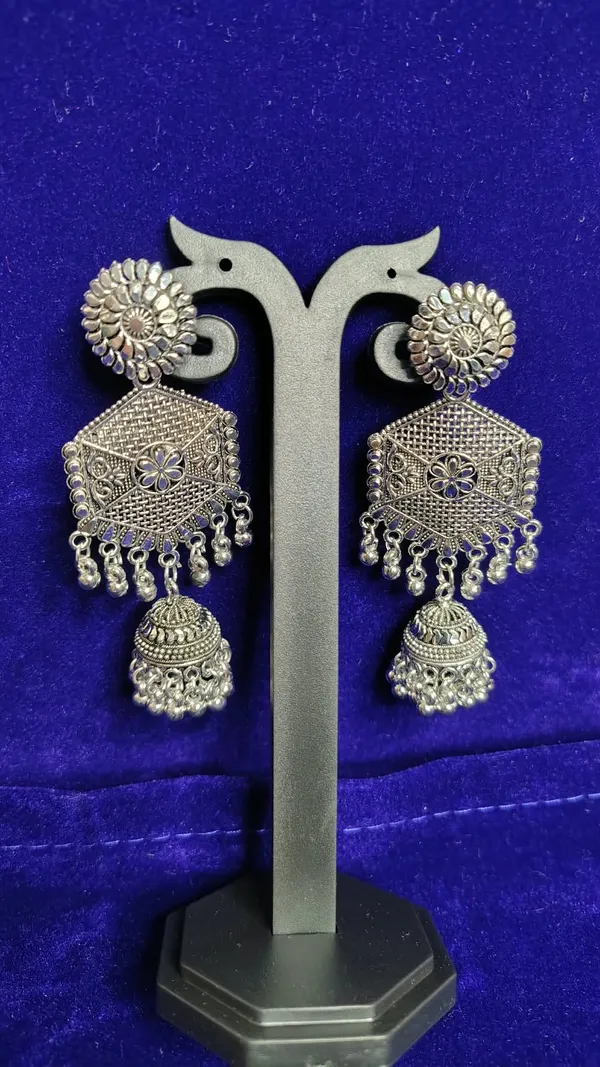 Oxidized_Metal_Sunflower_Stud_Diamond_Jhumka_Earrings_Silver_Beads_For_Women