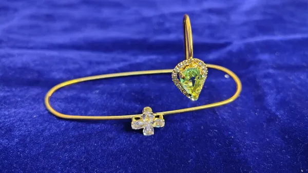 Gold_Crystal_Teardrop_Open_Bangle_Bracelet_For_Women