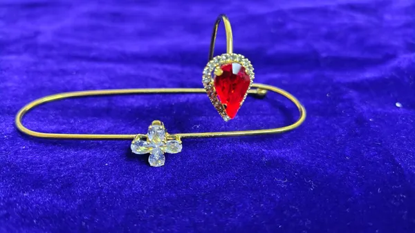 Gold_Crystal_Teardrop_Open_Bangle_Bracelet_For_Women