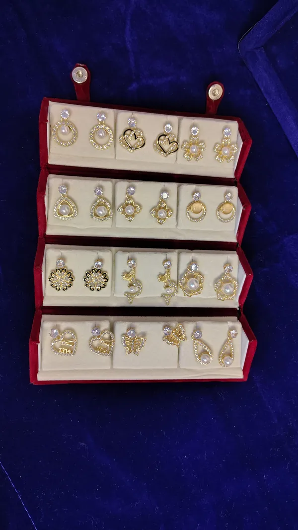 Pearl_Crystal_Gold_12_Pairs_Earring_Set_In_Red_Velvet_Box_For_Women