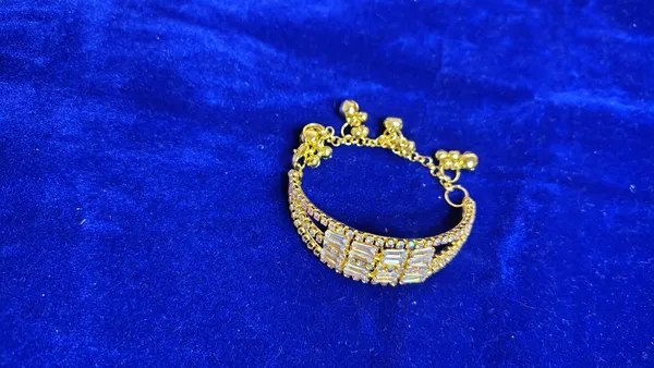 Gold_Crystal_Baguette_Bracelet_With_Ghungroo_Charm_For_Kids