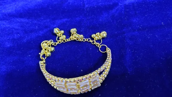 Gold_Crystal_Baguette_Bracelet_With_Ghungroo_Charm_For_Kids