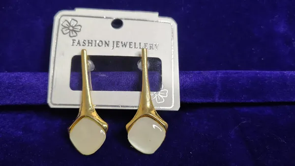 White_Gold_Stone_Minimal_Long_Drop_Earrings_For_Women