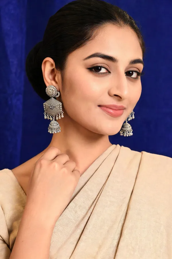 Oxidized_Metal_Sunflower_Stud_Diamond_Jhumka_Earrings_Silver_Beads_For_Women