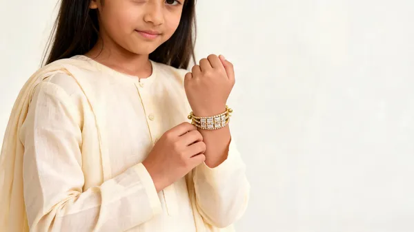 Gold_Crystal_Baguette_Bracelet_With_Ghungroo_Charm_For_Kids
