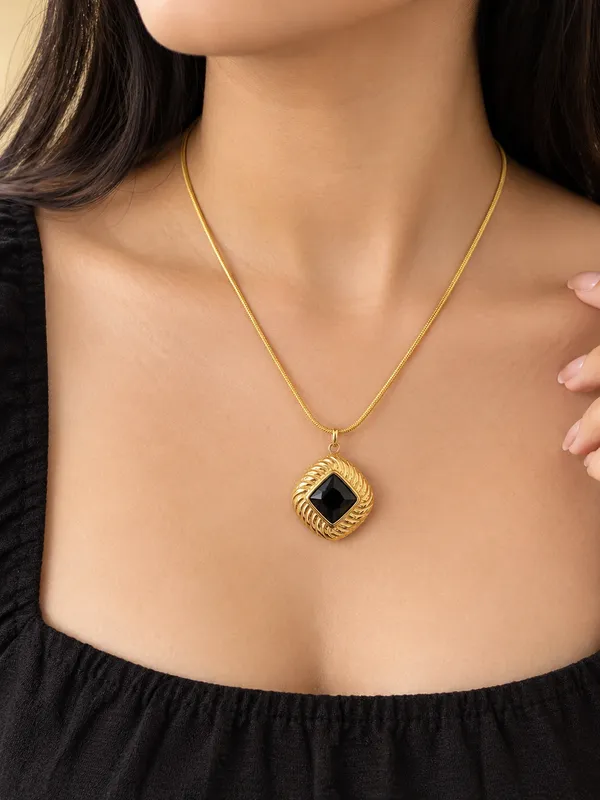 Black_&_Gold_Stainless_Steel_Statement_Pendant_Necklace_For_Women