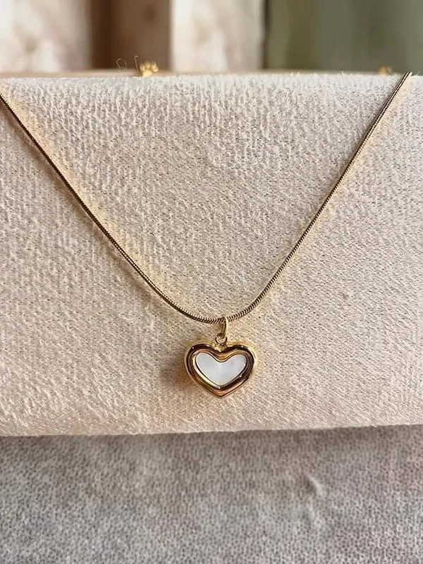Gold_Stainless_Steel_Heart_Pendant_Necklace_For_Women