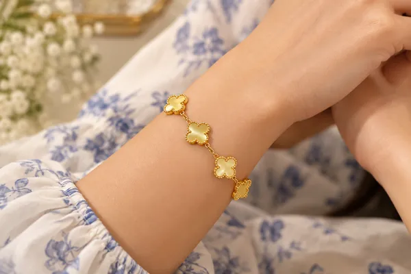 Clover_Charm_Bracelet_18k_Gold_Plated_Default_Title