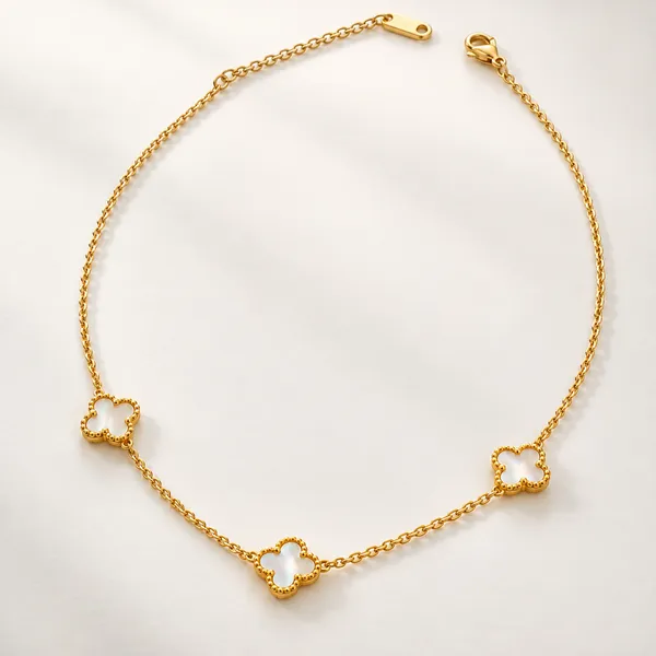 Clover_Charm_Necklace_18k_Gold_Plated_Default_Title