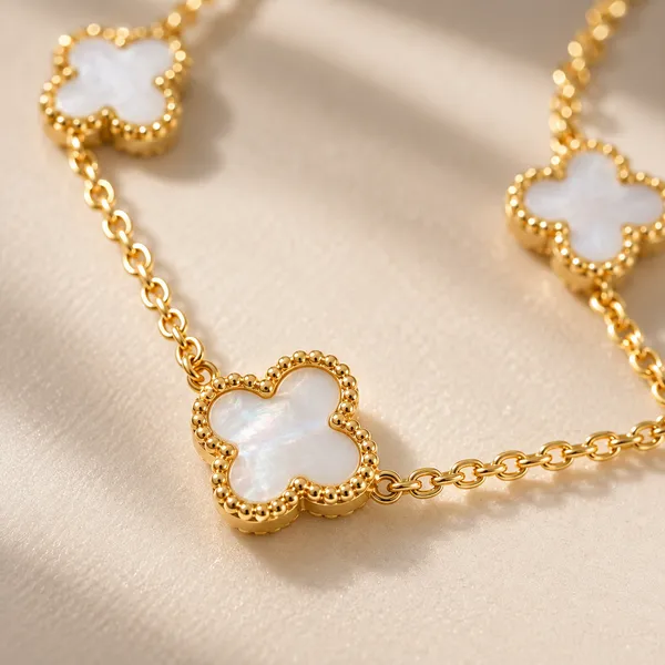 Clover_Charm_Necklace_18k_Gold_Plated_Default_Title