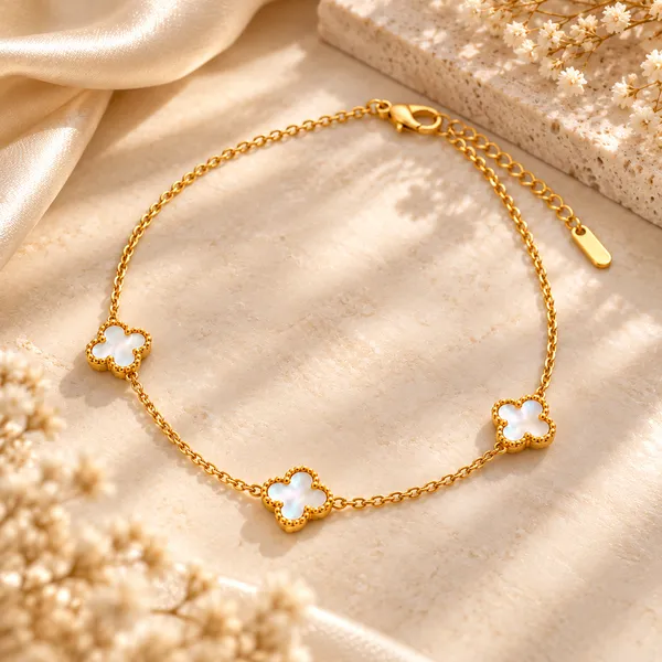 Clover_Charm_Necklace_18k_Gold_Plated_Default_Title