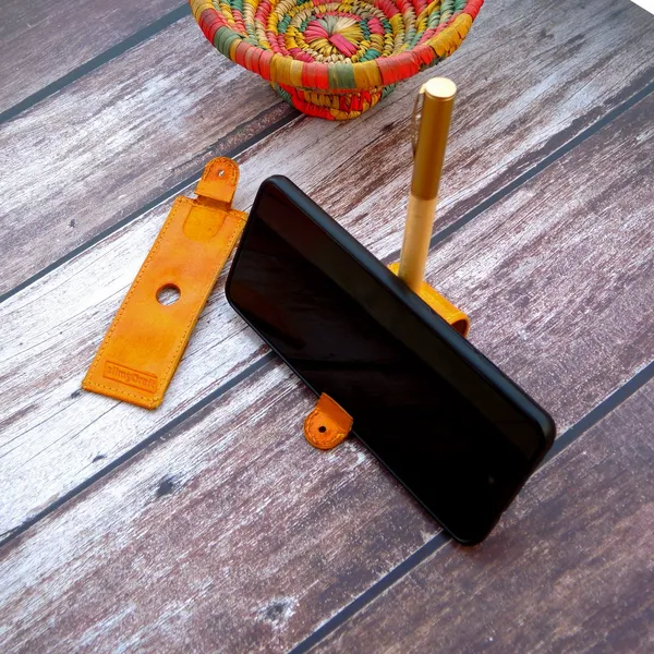 Micro_Desk_Organiser_-_Craft_of_India-_Handpainted_Leather