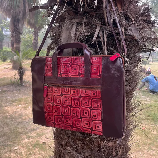 Laptop_Messenger_Bag_-_Swastik