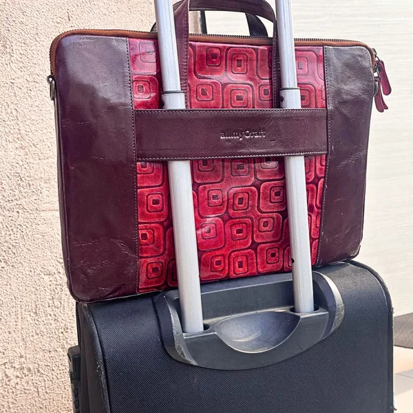 Laptop_Messenger_Bag_-_Swastik