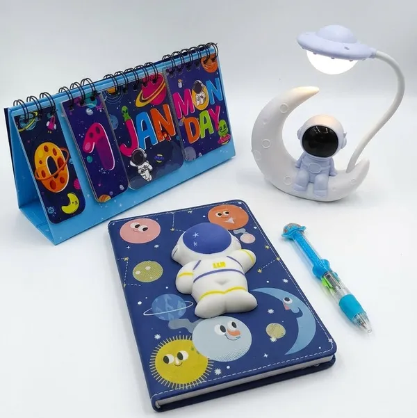 Astronaut_Themed_Desk_Lamp_Default_Title