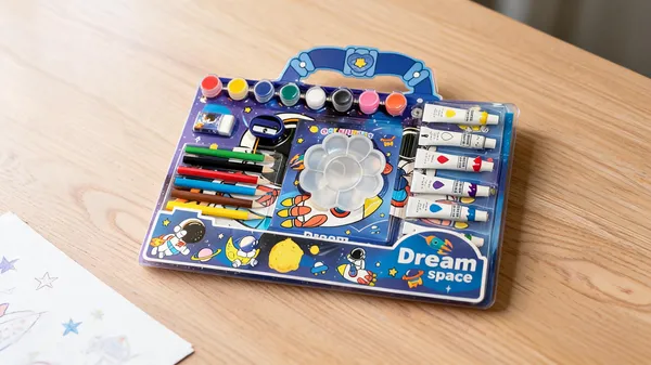 Space_Theme_Kids_Art_And_Colouring_Kit_Portable_Box