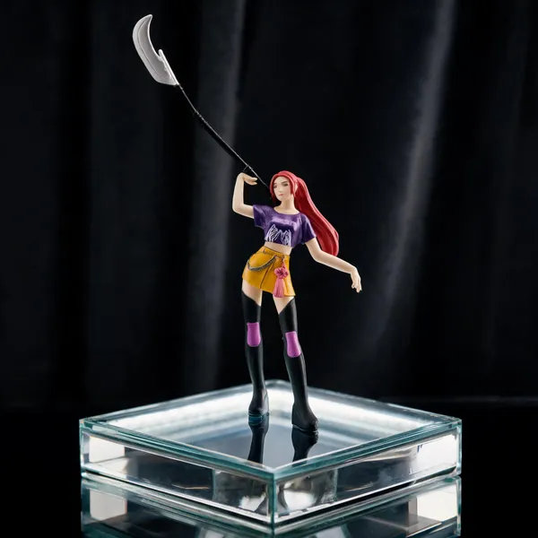 Crimson_Blade_Huntress_Female_Warrior_Polyresin_Collectible_Figurine