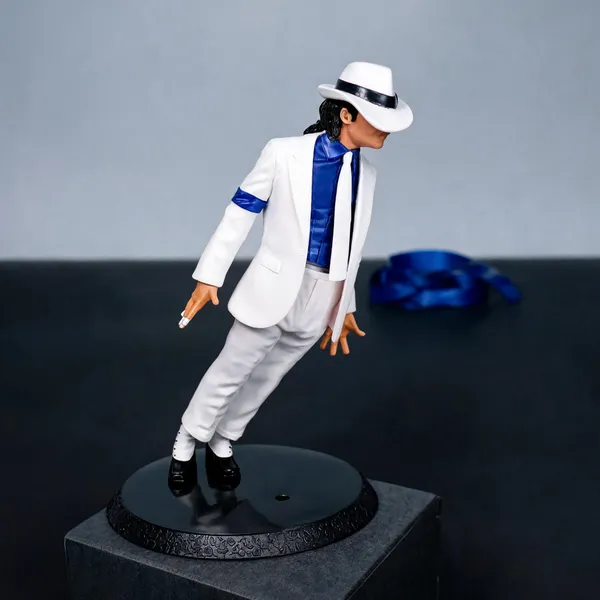 Michael_Jackson_Smooth_Criminal_White_Suit_Polyresin_Figurine