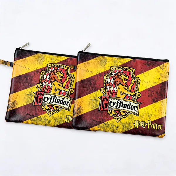 Faux_Leather_Gryffindor_Lion_Crest_Print_A4_Document_Pouch