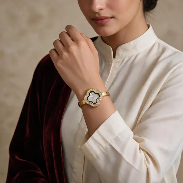 Gold_Tone_Clover_Dial_Bracelet_Watch_For_Women