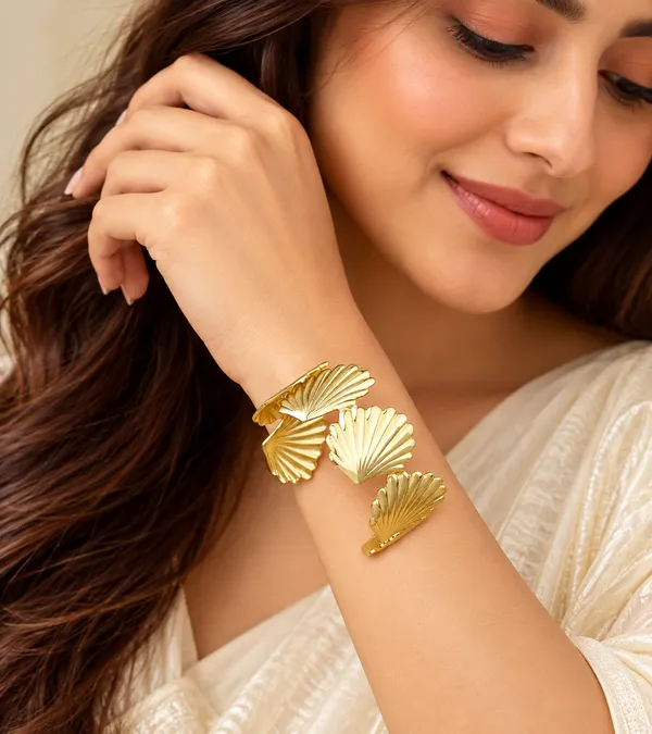 Gold_Shell_Design_Bracelets_For_Women