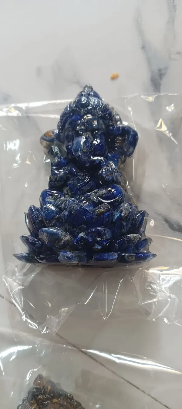 Lapis_Lazuli_Ganesha_Statue_on_a_Lotus_Seat