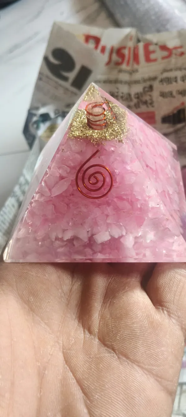 Rose_Quartz_Love_Pyramid