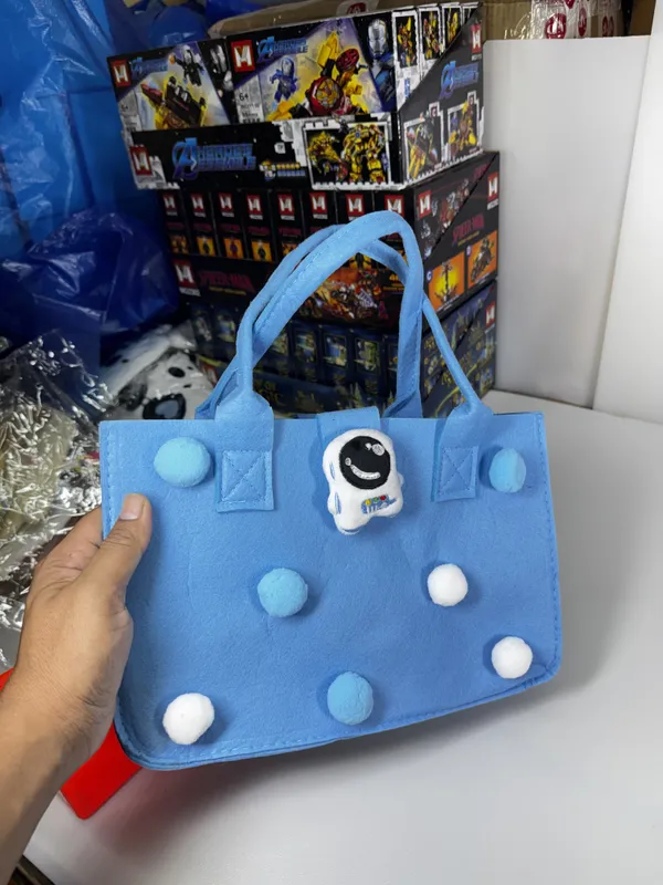 Cute_Felt_Hamper_Gift_Bag_for_Kids_|_Reusable_Tote_Bag_Adorable_Soft_Toy_Charm_&_Pom-Pom_|_Spacious_Gift_Basket_for_Birthday,_Raksha_Bandhan,_Return_Gifts,_Picnic,_Lunch_|_28x18_x15_cm_Blue