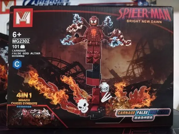 Building_block_set_featuring_a_Carnage_figure_on_a_"False_God_Altar"_with_fiery_base_effects_(model_MG2302,_labeled_"Spieer-Man:_Bright_New_Dawn"_and_"4-in-1_Wraith_Chases_Symbiote").