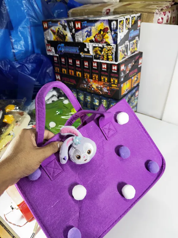 Cute_Felt_Hamper_Gift_Bag_for_Kids_|_Reusable_Tote_Bag_Adorable_Soft_Toy_Charm_&_Pom-Pom_|_Spacious_Gift_Basket_for_Birthday,_Raksha_Bandhan,_Return_Gifts,_Picnic,_Lunch_|_28x18_x15_cm