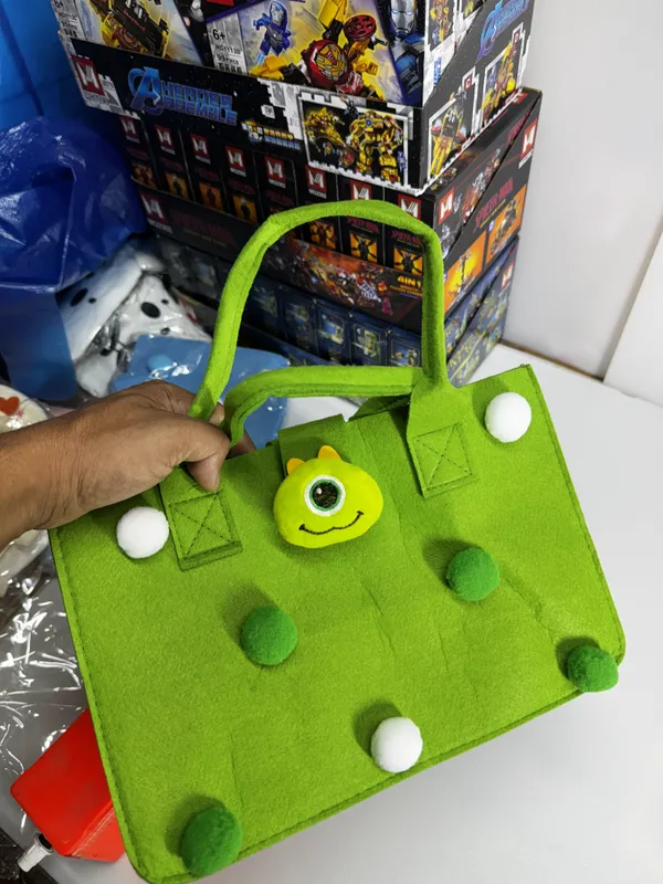 Cute_Felt_Hamper_Gift_Bag_for_Kids_|_Reusable_Tote_Bag_Adorable_Soft_Toy_Charm_&_Pom-Pom_|_Spacious_Gift_Basket_for_Birthday,_Raksha_Bandhan,_Return_Gifts,_Picnic,_Lunch_|_28x18_x15_cm_Green_