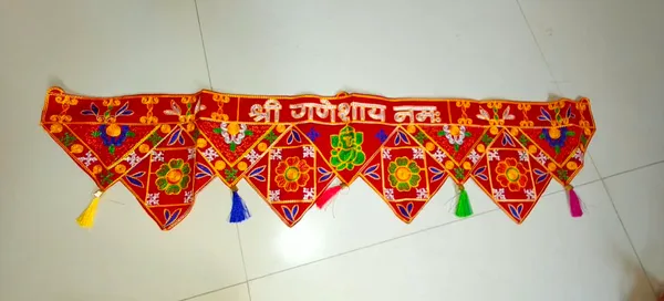 Red_Embroidered_Ganesh_Decorative_Door_Toran