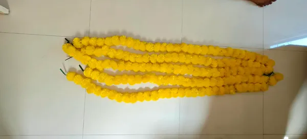 Yellow_Marigold_Style_Decorative_Flower_Garland