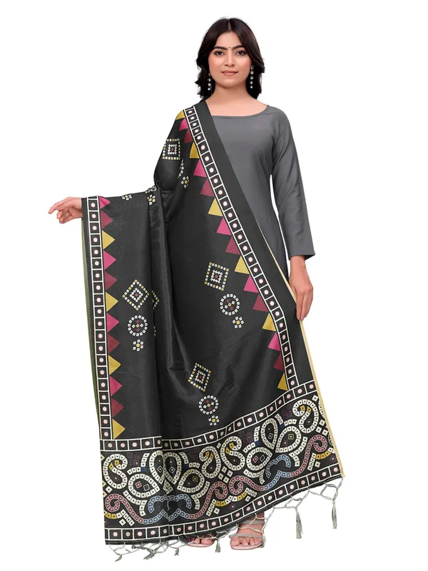 Bandhani_Printed_Art_Silk_Dupatta_For_Women_With_Tassels_Black