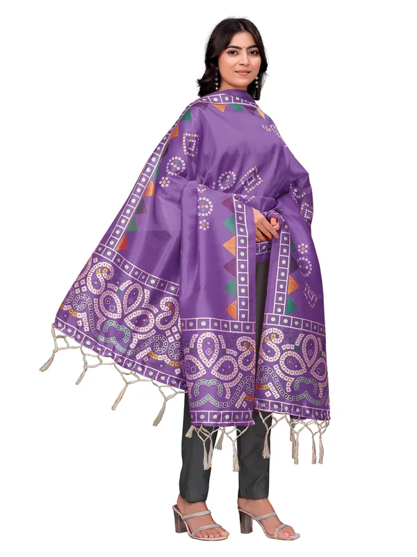 Bandhani_Printed_Art_Silk_Dupatta_For_Women_With_Tassels_Lavender