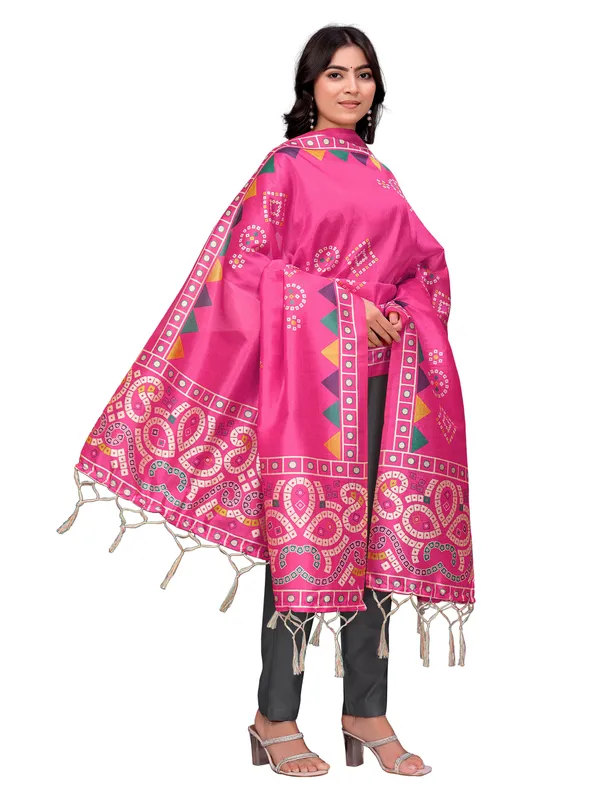 Bandhani_Printed_Art_Silk_Dupatta_For_Women_With_Tassels_Pink