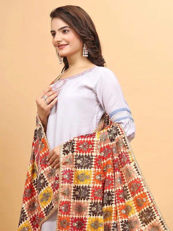 Chinon_Dupatta_With_Digital_Foil_Print_And_Lace_Border_Box_Red