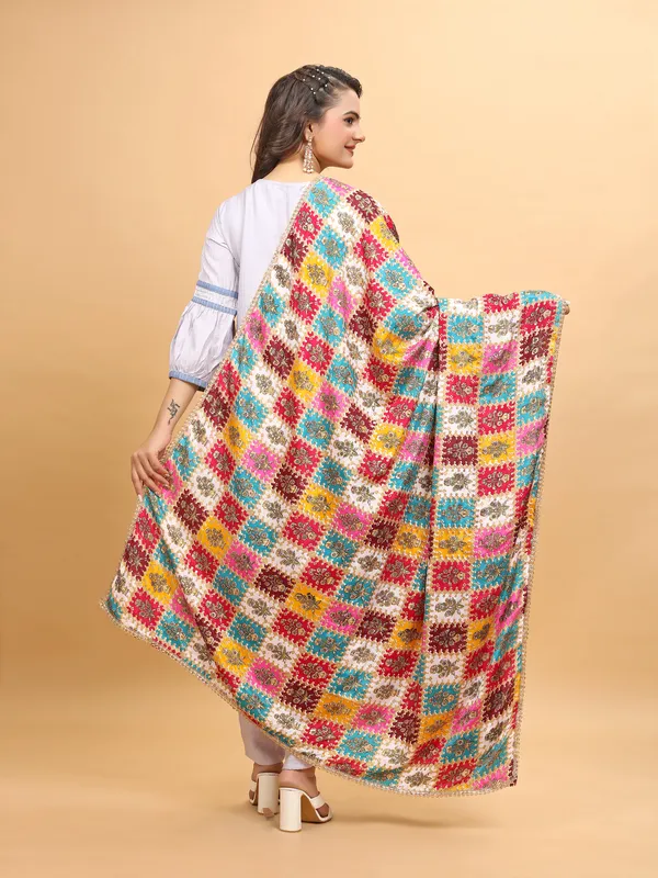 Chinon_Dupatta_With_Digital_Foil_Print_And_Lace_Border_Box_Lightpink