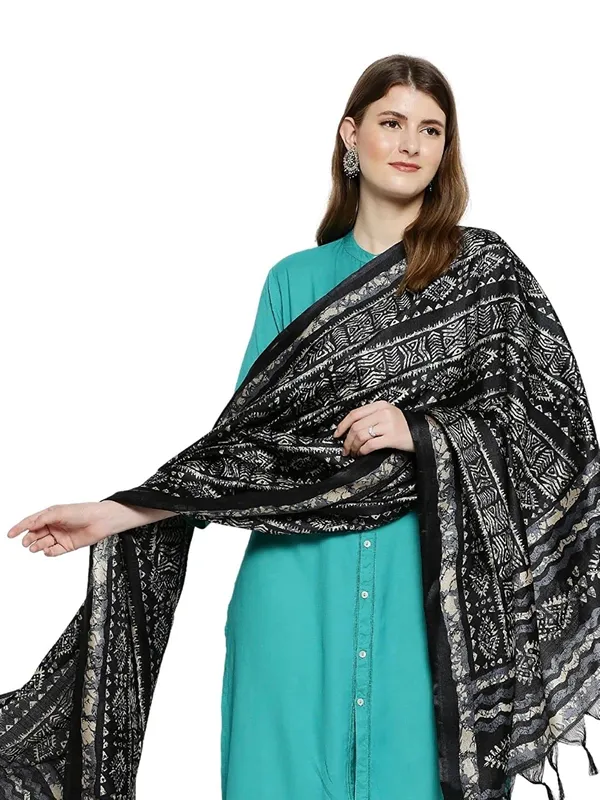 Cotton_Silk_Dupatta_With_Bagru_Style_Print_And_Tassels_Black