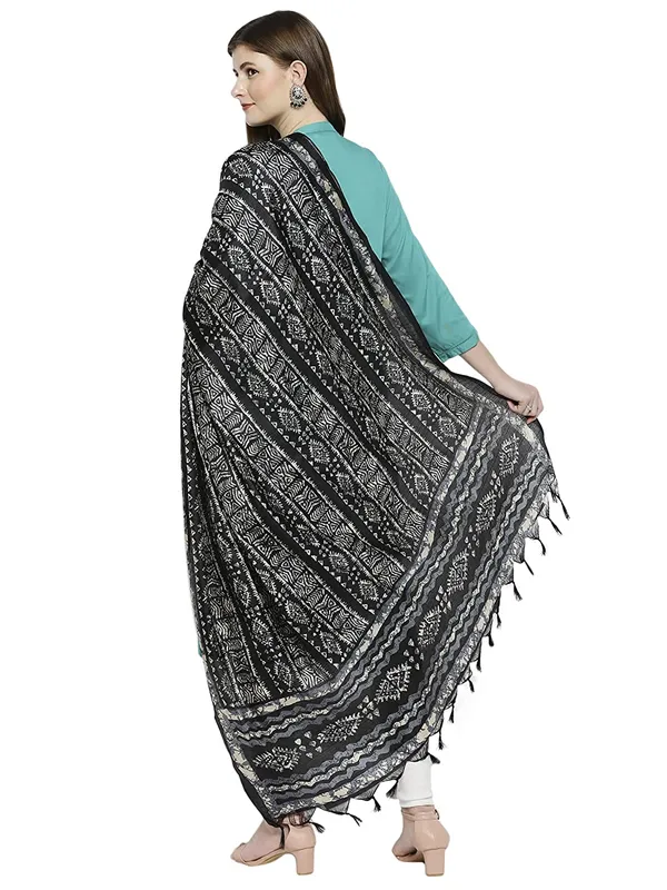 Cotton_Silk_Dupatta_With_Bagru_Style_Print_And_Tassels_Black