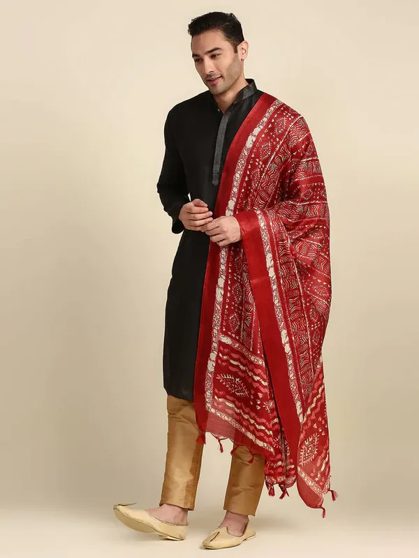 Men_S_Cotton_Silk_Dupatta_With_Bagru_Style_Print_And_Tassels_Red
