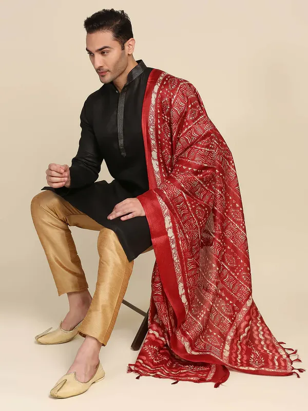 Men_S_Cotton_Silk_Dupatta_With_Bagru_Style_Print_And_Tassels_Red