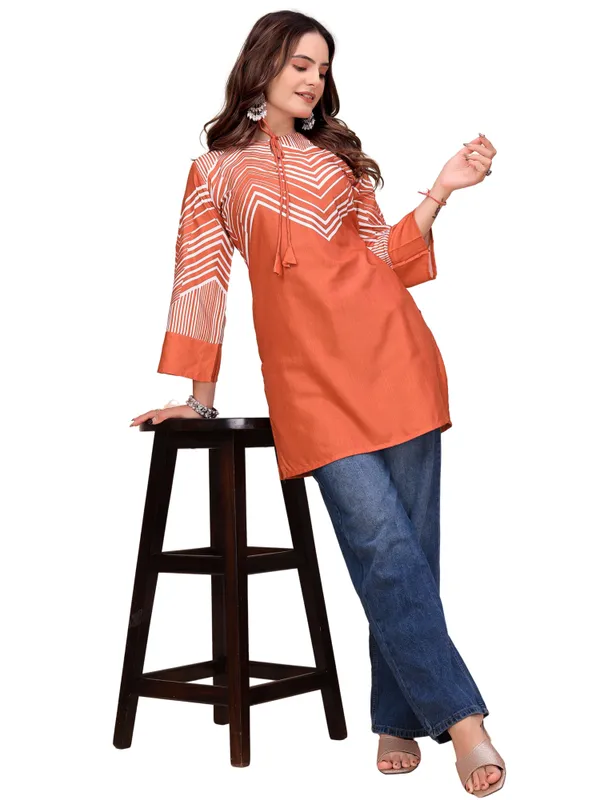 Cotton_Rayon_Chevron_Print_Short_Kurti_With_Tie_Up_Neck